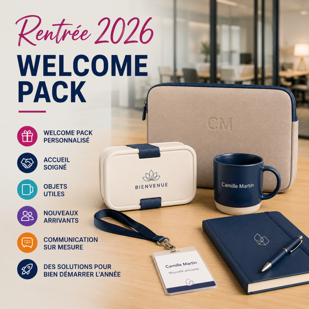 Welcome pack personnalisé pour la rentrée 2026 avec lunch box, mug, tour de cou, badge, carnet et pochette ordinateur dans un bureau moderne